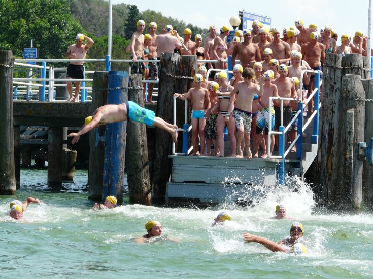 Ogni anno a fine luglio si svolge la famosa Maratona di Nuoto “Piero Migliorati” da Isola Maggiore al pontile del Camping con numerosi partecipanti