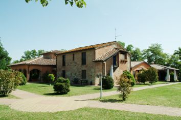 Titolo: AGRITURISMO LA FATTORIA