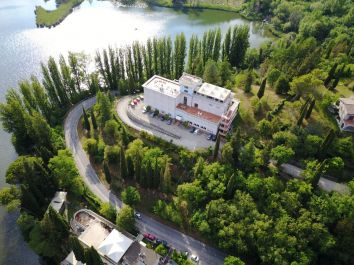 Titolo: HOTEL DEL LAGO PIEDILUCO