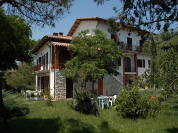 Titolo: AGRITURISMO LE ROSE