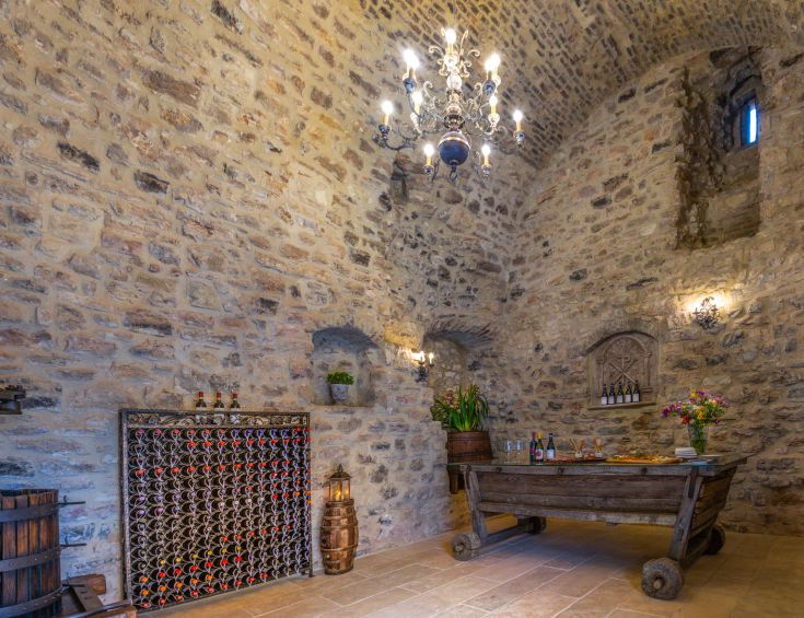 Cantina medievale per wine tasting