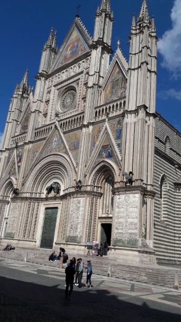 Titolo: Entdeckung von Orvieto und Civita di Bagnoregio.