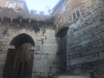 Titolo: PERUGIA ... In search of the Etruscans 