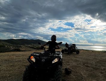 Un'esperienza di escursione in ATV tra le colline, circondati dalla natura tipica dell'Umbria.