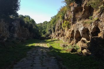 Titolo: AN EXCITING JOURNEY ALONG THE ROMAN ROAD