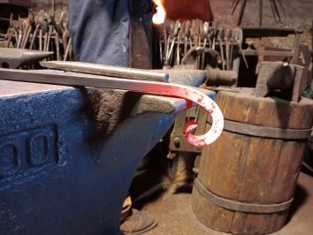 Titolo: In the blacksmith's workshop