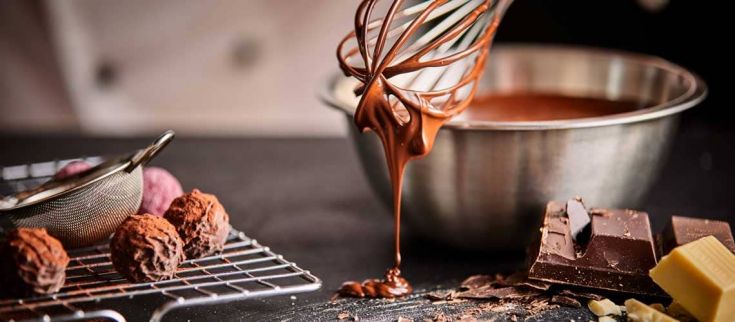 7 giorni in Umbria. Experience in laboratorio di cioccolato a Perugia. Settimana green Umbria my love - Un momento in cucina con cioccolato fuso e specialità fatte a mano.