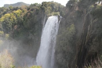 Titolo: A NATALE REGALA LA CASCATA DELLE MARMORE E NARNI SOTTERRANEA