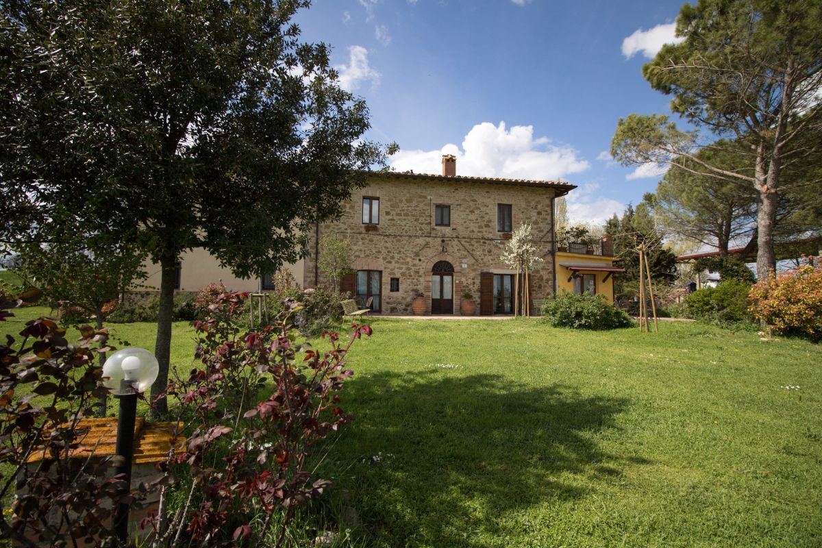 Agriturismo situato in un'area verde, adatto a famiglie e a chi ama gli animali.