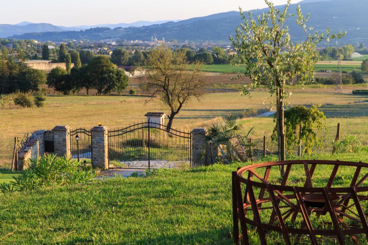 Agriturismo gelegen zwischen Hügeln und Natur, ideal für Spaziergänge und entspannende Momente.