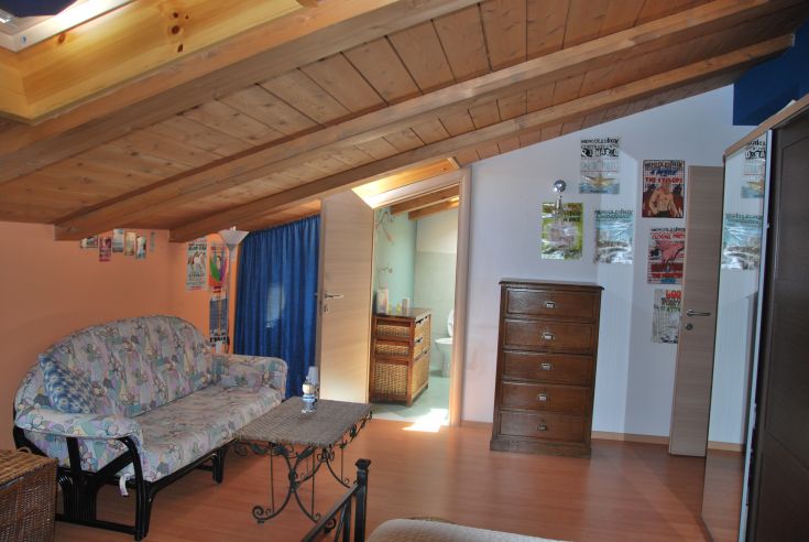 Un B&B accueillant avec une ambiance conviviale et des chambres spacieuses, idéal pour des vacances relaxantes.