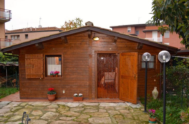 Petite construction en bois avec jardin, située dans un quartier calme de Ponte Valleceppi.