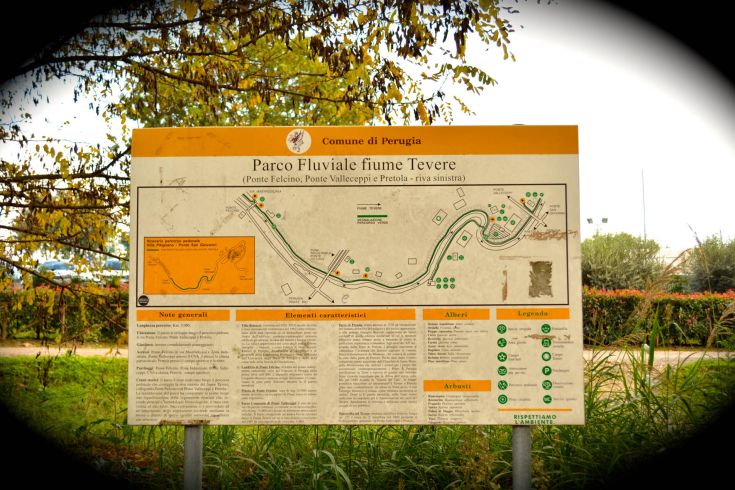 Carte et détails sur le Parc Fluvial le long du Tibre, idéal pour les excursions en nature.