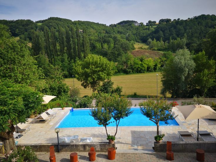 Book a peaceful evening at Villa Ginevra, surrounded by Umbrian hills, with a pool available.
