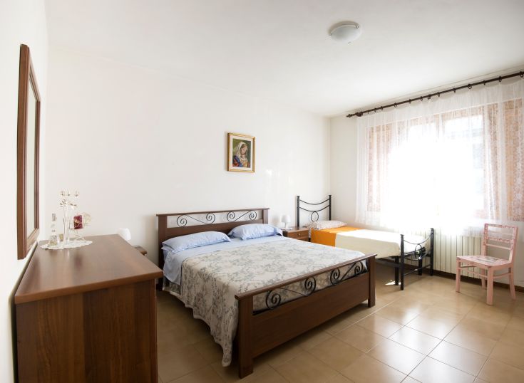 Cozy and welcoming room in Villa Ginevra, ideal for a peaceful stay.