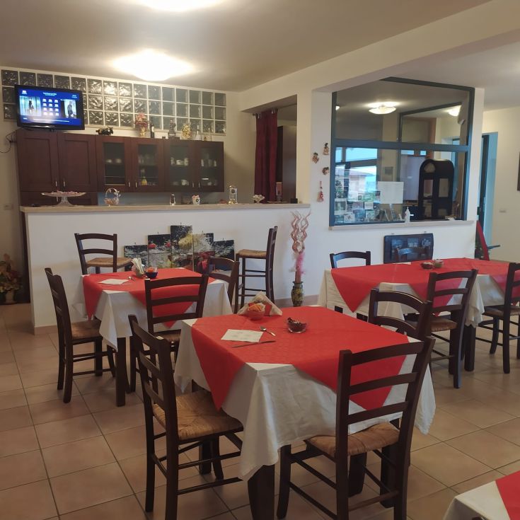 Simple interior with red tables and understated decor. A place suitable for a quiet meal.