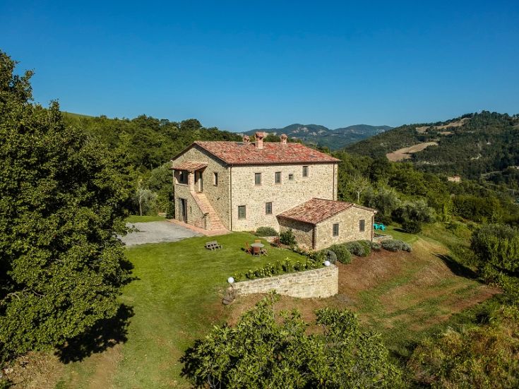 Bequemes Agriturismo mit Pool, gelegen in der umbrischen Landschaft, perfekt für entspannende Momente in der Natur.