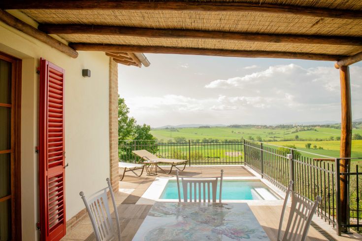 Surrounded by greenery, Tenuta dei Mori offers a serene view and an infinity pool for relaxation and leisure.