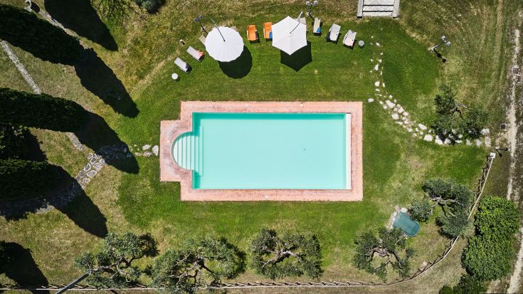 ripresa dal drone della piscina 