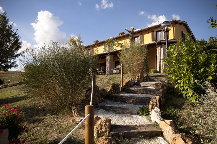 L'Agriturismo Perseo è situato tra le colline dell'Umbria e propone appartamenti e un ristorante per un soggiorno tranquillo.