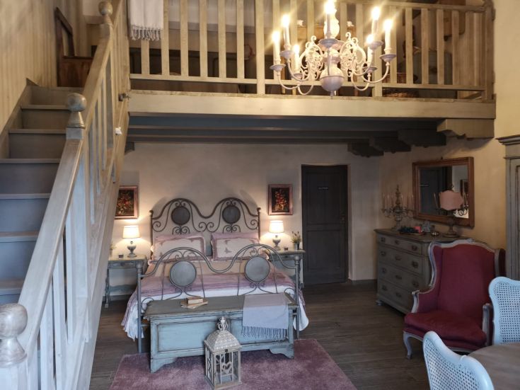 Accogliente B&B in stile rustico, immerso nelle colline di Gualdo Tadino, perfetto per una pausa rilassante.