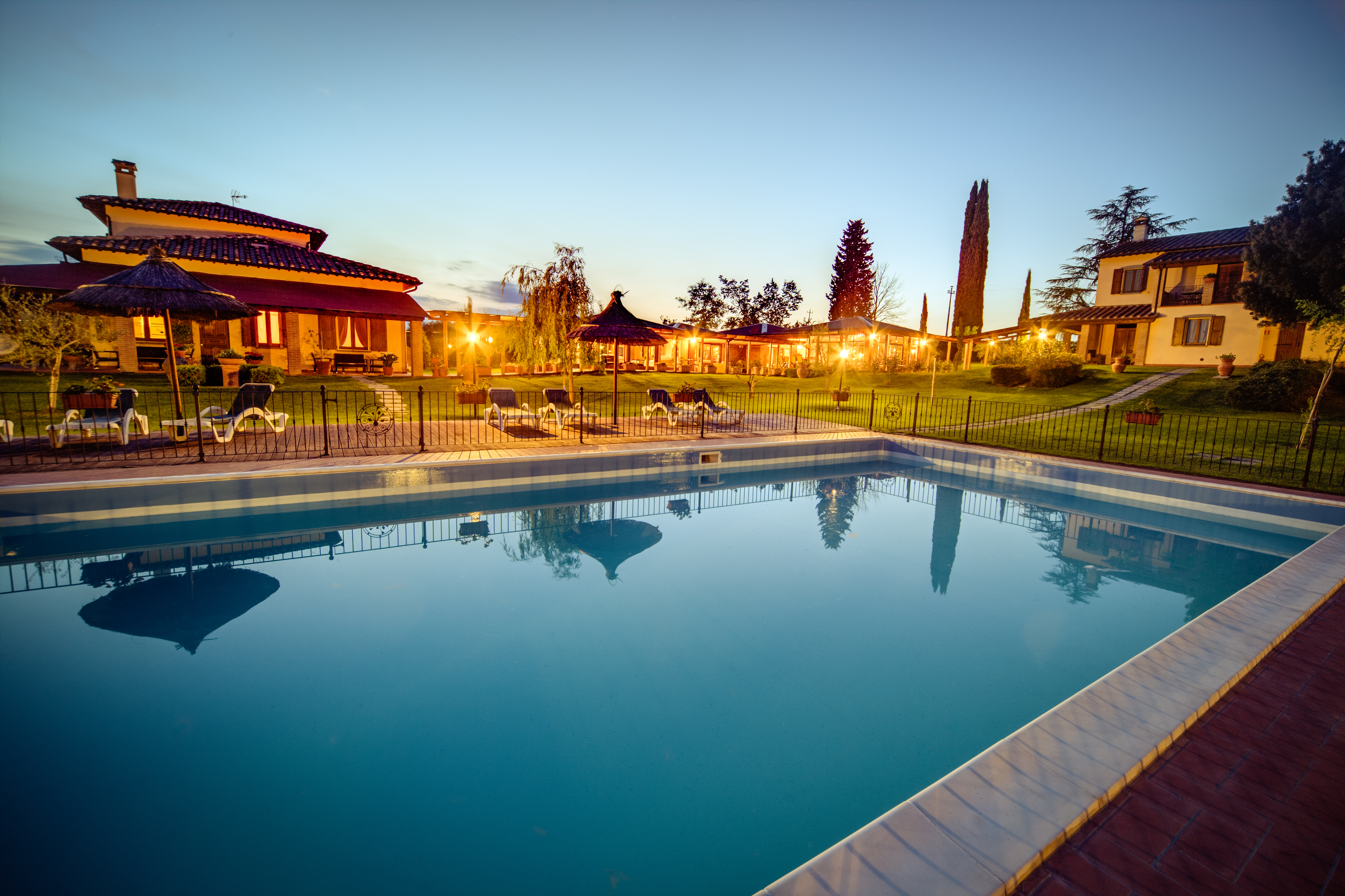 Agriturismo nella natura umbra, con piscina e sistemazioni semplici e accoglienti.
