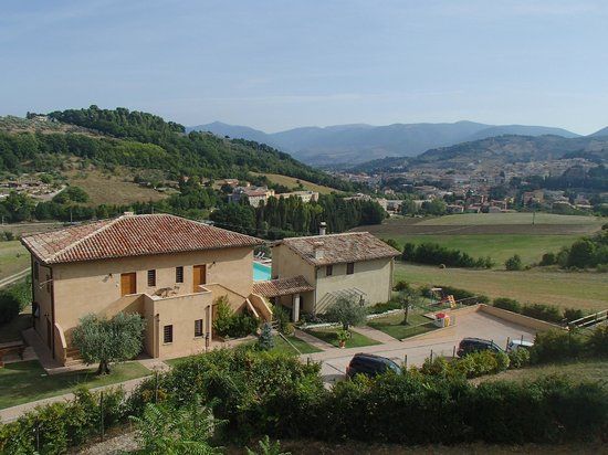 A countryside farmhouse surrounded by nature, ideal for a relaxing getaway.