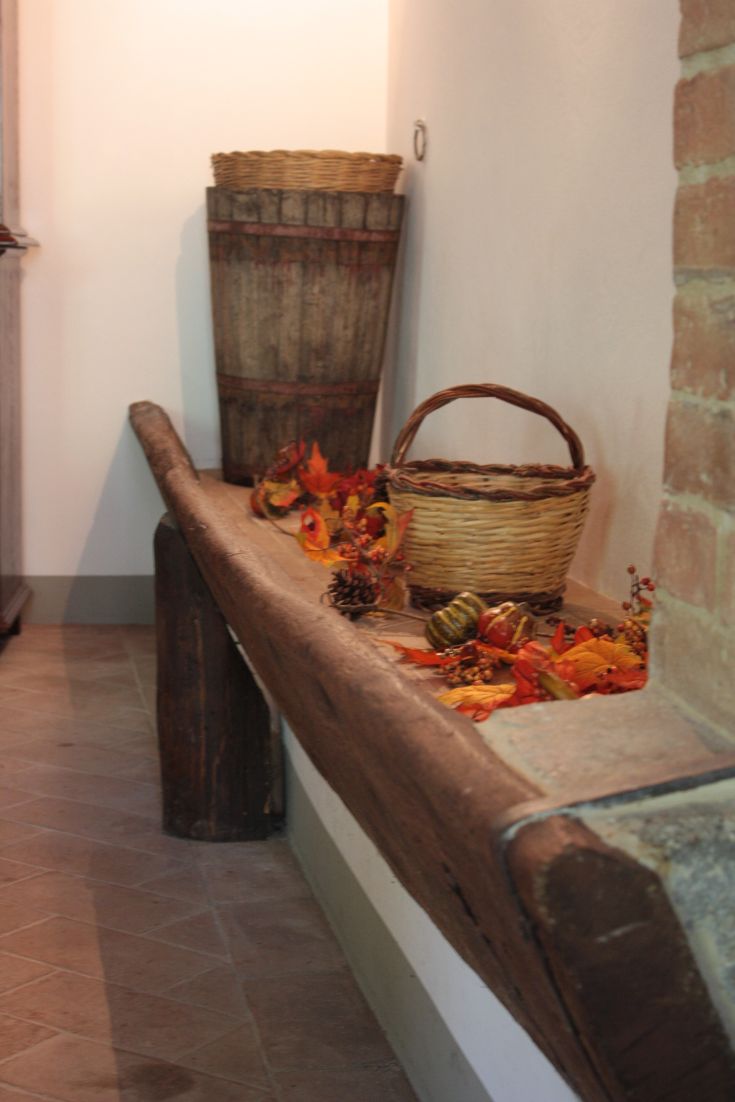 A cozy corner decorated with baskets and autumn elements, perfect for a relaxing break.