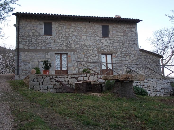 A cozy stone farmhouse surrounded by nature, perfect for relaxation and enjoyable walks.