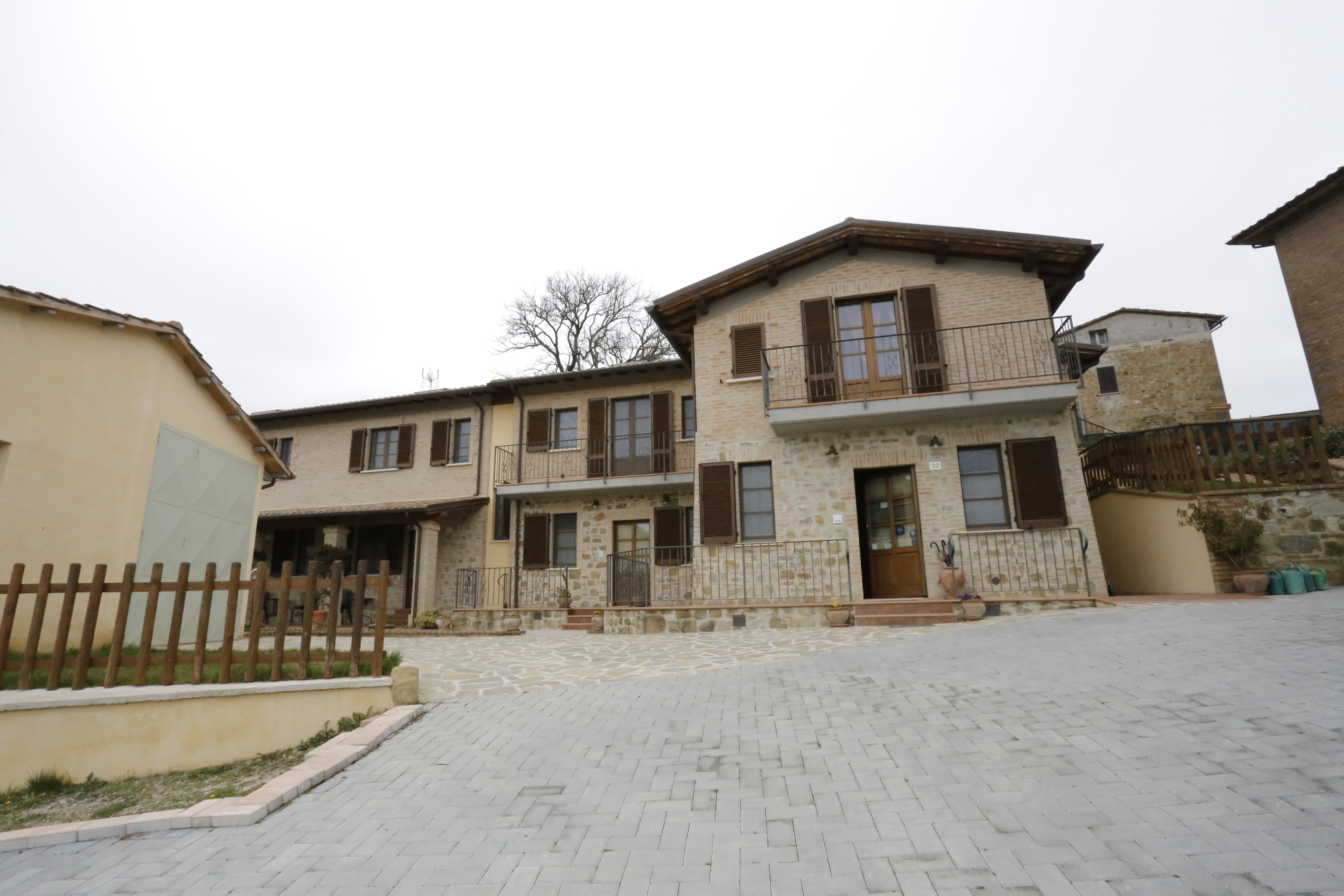 Agriturismo con giardino che offre una vista rilassante sulla campagna umbra, a breve distanza da Perugia.