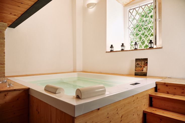 A cozy wellness corner with a hot tub, situated in a peaceful and welcoming environment.