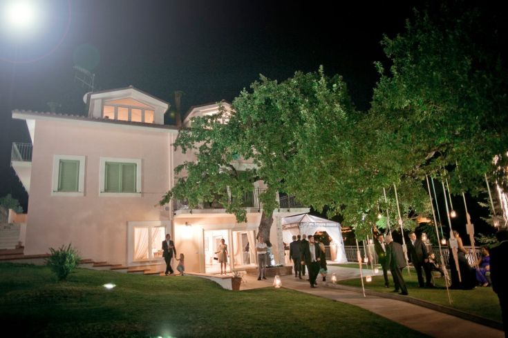 A traditional-style villa surrounded by gardens, perfect for events in a serene setting.