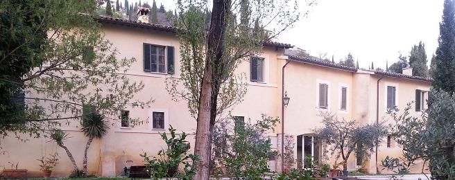 Pieve Sant'Angelo is a welcoming accommodation nestled in the green Umbrian hills, located in Campello sul Clitunno.