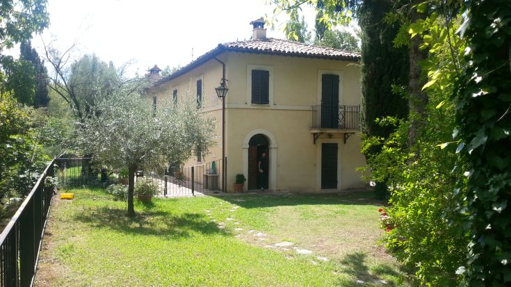 Renovated countryside house surrounded by trees and meadows, located in Campello sul Clitunno, Umbria.