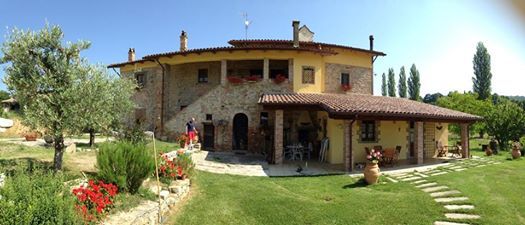 Agriturismo confortable à Città di Castello, entouré par la nature et les traditions locales.