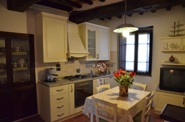 Cozy rustic kitchen perfect for family gatherings and moments of togetherness.