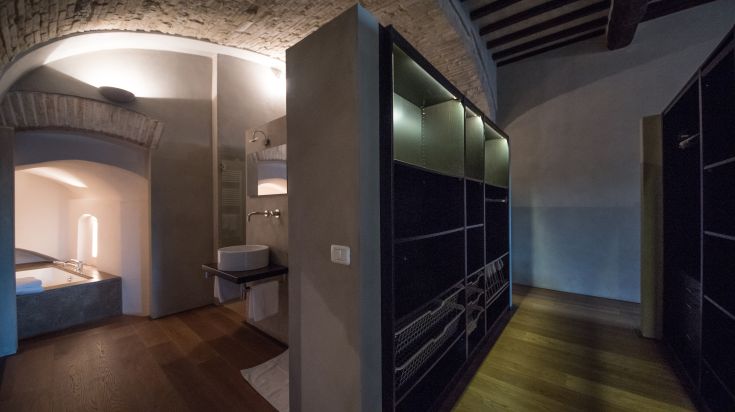 Cozy interior with vaulted ceilings and lime walls, perfect for relaxation moments.