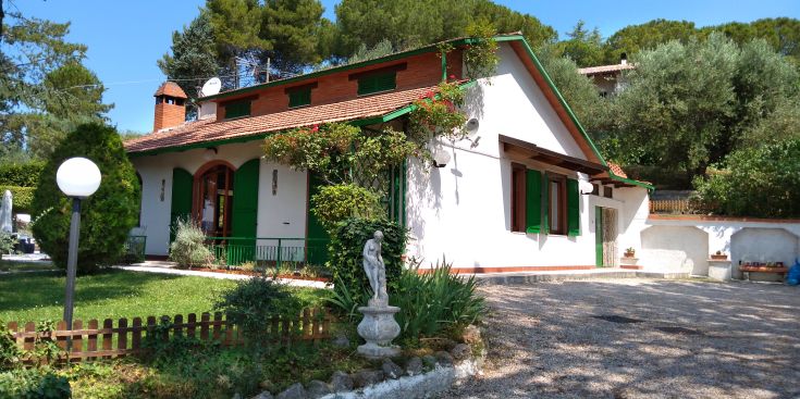 Cozy villa with a garden located in the Umbrian countryside, perfect for families seeking tranquility.