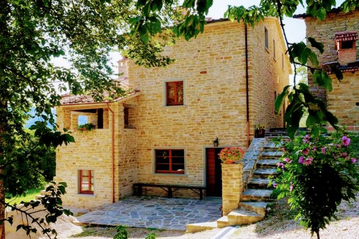Agriturisme confortable en pierre, entouré par la nature de l'Ombrie.