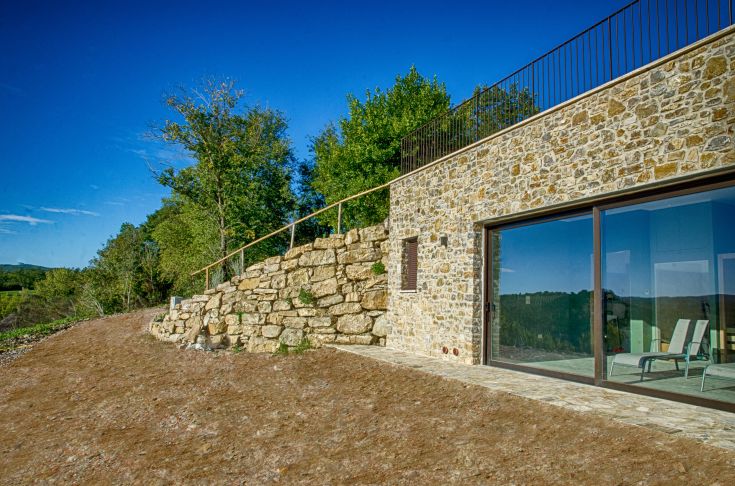 Steinbauernhaus mit gemütlichen Apartments, privatem Pool und Wellnessbereich inmitten der Natur.