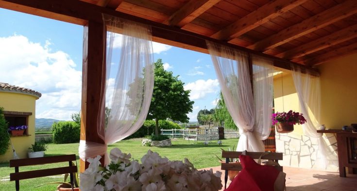 Welcoming and panoramic space, perfect for relaxing moments surrounded by nature.