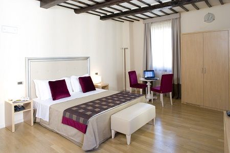 Simple and functional hotel room, perfect for a pleasant stay.