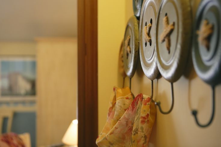 Elementi decorativi e complementi d'arredo in un ambiente intimo e confortevole.