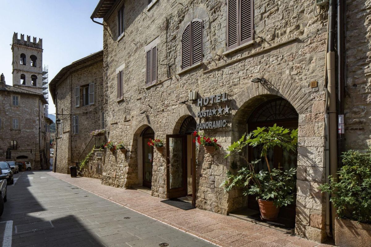 L'Hotel Posta Panoramic offre un'atmosfera accogliente e storica in Umbria.