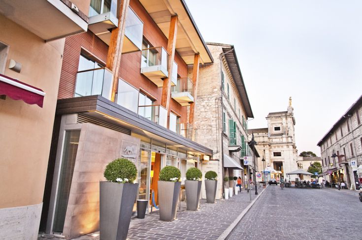 Hotel Dal Moro Gallery, a design hotel in Umbria, near the Porziuncola of St. Francis.