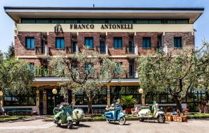 L'Hotel Franco Antonelli dispone di 83 camere confortevoli, con vista panoramica su Assisi e specialità della cucina umbra.