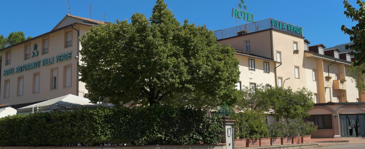 Das Hotel Villa Verde bietet gemütliche Unterkünfte mit kostenlosem WLAN und ein Restaurant, das traditionelle umbrische Gerichte serviert.
