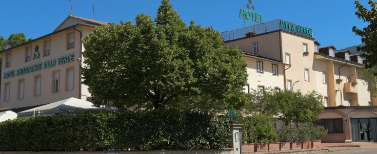 L'Hotel Villa Verde propone sistemazioni accoglienti con Wi-Fi gratuito e ristorante che serve piatti tipici umbri.