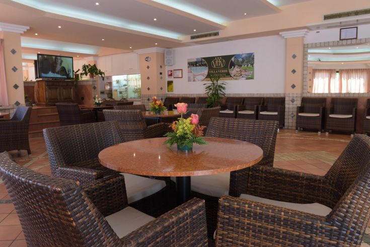 Interni accoglienti dell'Hotel Villa Verde, ideali per un soggiorno tranquillo e piacevole.