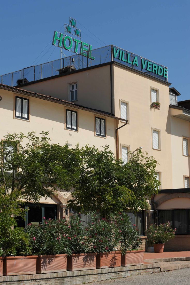 L'Hotel Villa Verde propone camere accoglienti e diverse opzioni di servizi per gruppi. È adatto per soggiorni in Umbria.